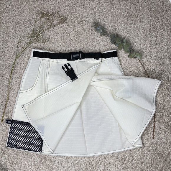 Request Mini Skirt | Size S - Picture 3 of 16